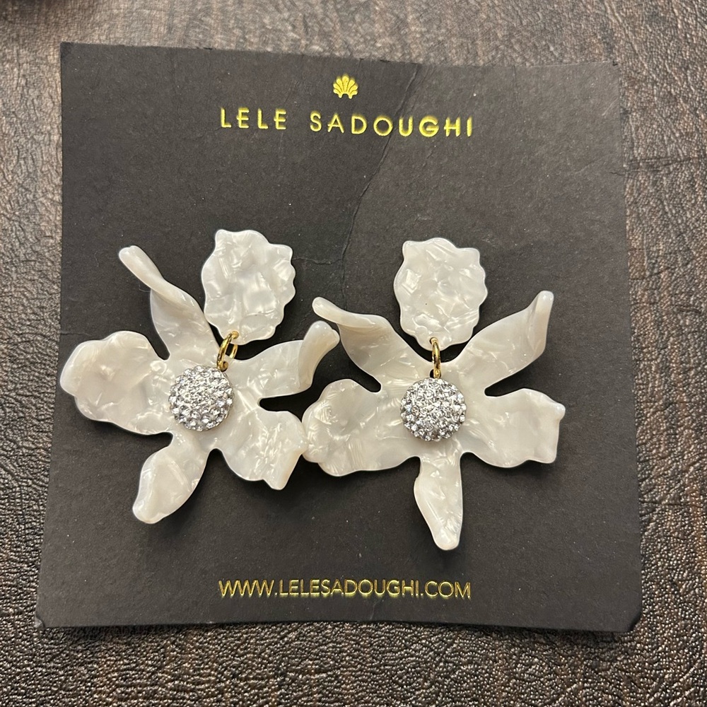 MOTHER OF PEARL SMALL CRYSTAL LILY EARRINGS